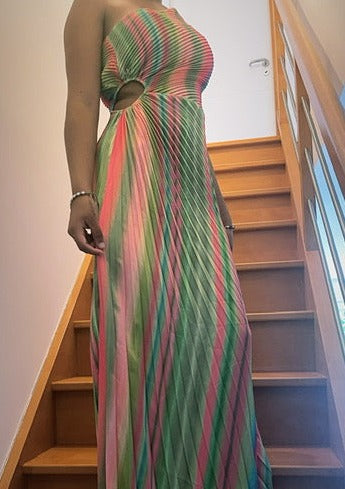 Longue robe plissée multicolores avec ouverture